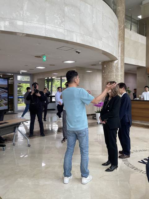 NYU President Linda in KAIST — photo 5