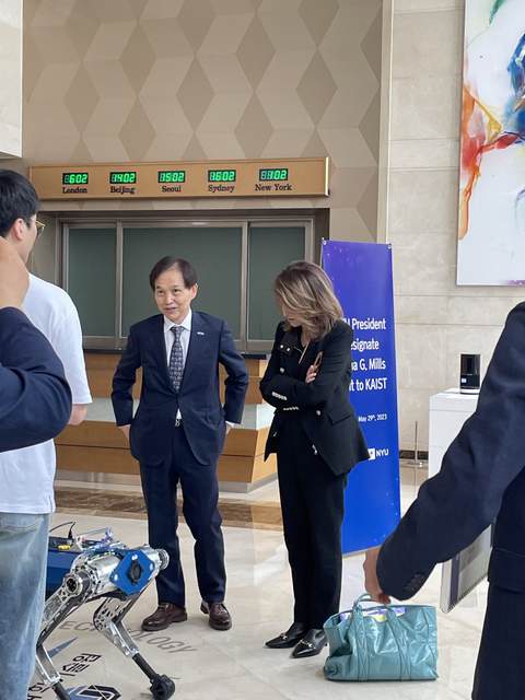 NYU President Linda in KAIST — photo 6